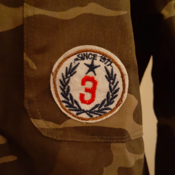 Muted army buttoned down shirt - Picture 2 of 6